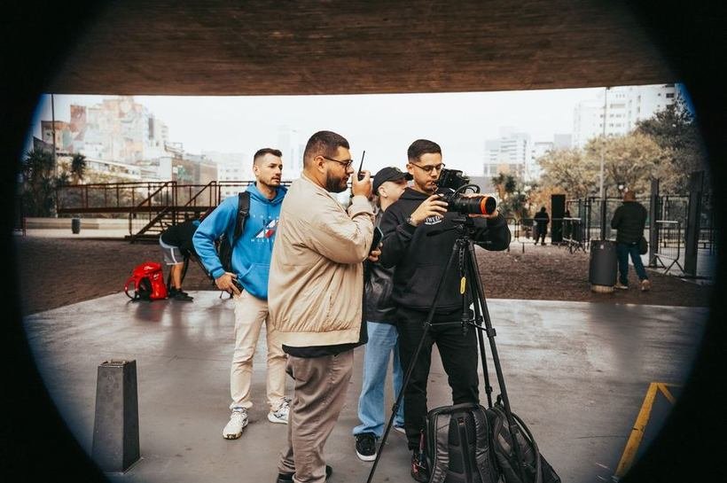 Equipe Bold em set de filmagem